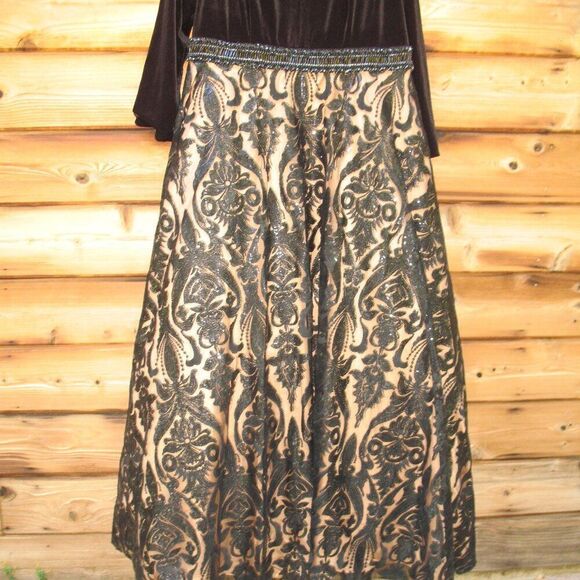 Mac Duggal  67614 Velvet Long Sleeve Sequined Ballgown Dress - Picture 8 of 12